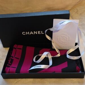 Chanel‎ Fuchsia and Black Scarf
